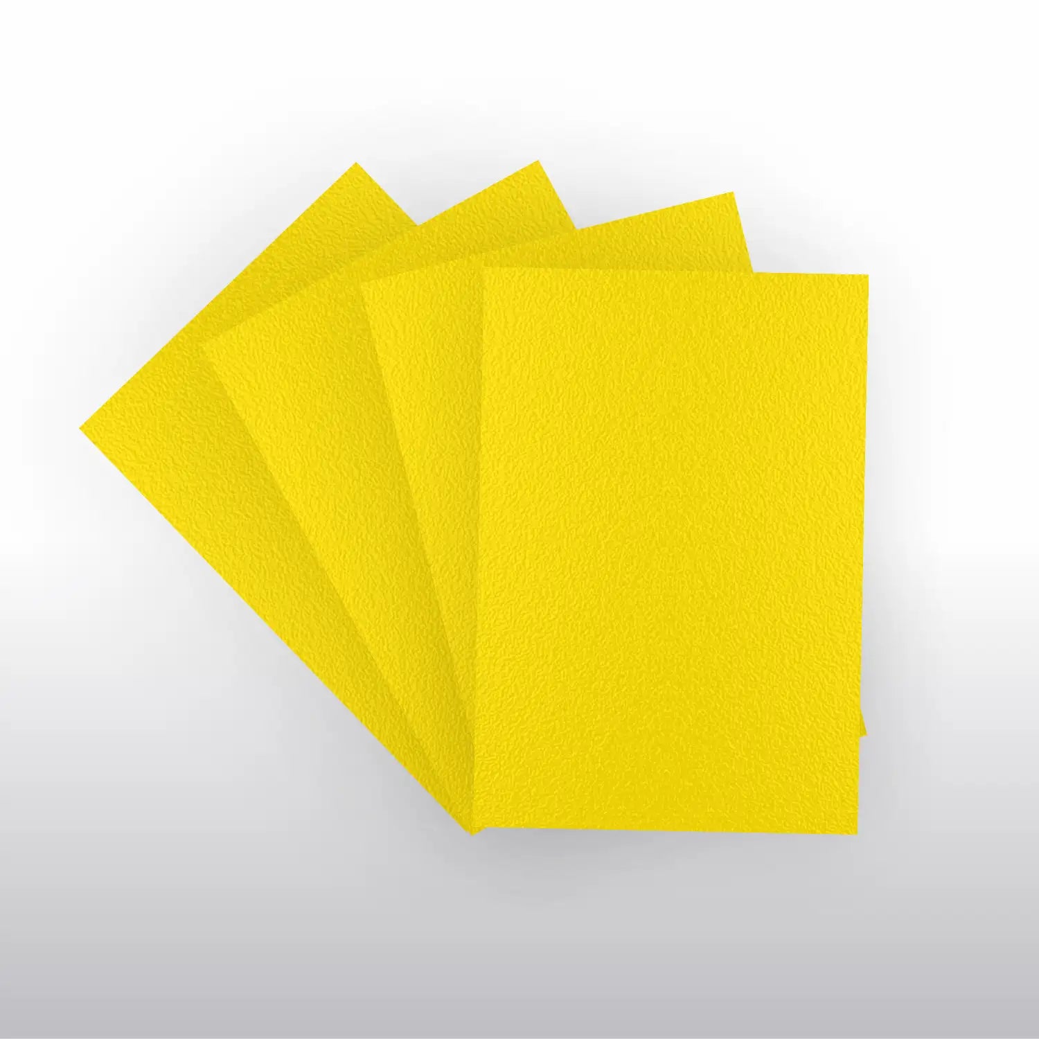 Drei gelbe Card Sleeves nebeneinander, matte Kartenhüllen Standard Size 66x91mm für Pokémon Karten, One Piece und Magic the Gathering