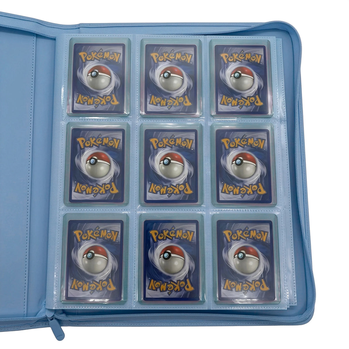 okémon-Karten in Toploadern im hellblauen 9-Pocket Toploader Binder