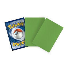 Grüne Dual Sleeves Standard Size mit eingesteckter Pokémon Sammelkarte – matte, blickdichte TCG Kartenhüllen für Premium Kartenschutz