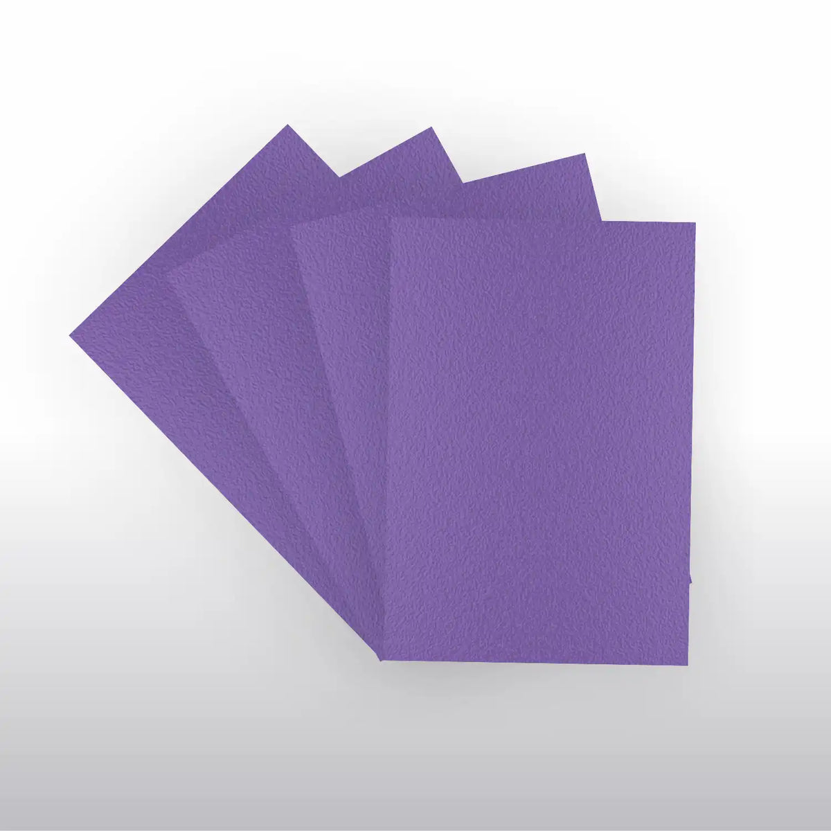 Drei lilane Card Sleeves nebeneinander, matte Kartenhüllen Standard Size 66x91mm für Pokémon Karten, One Piece und Magic the Gathering