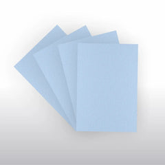 Drei hell blaue light blue Card Sleeves nebeneinander, matte Kartenhüllen Standard Size 66x91mm für Pokémon Karten, One Piece und Magic the Gathering