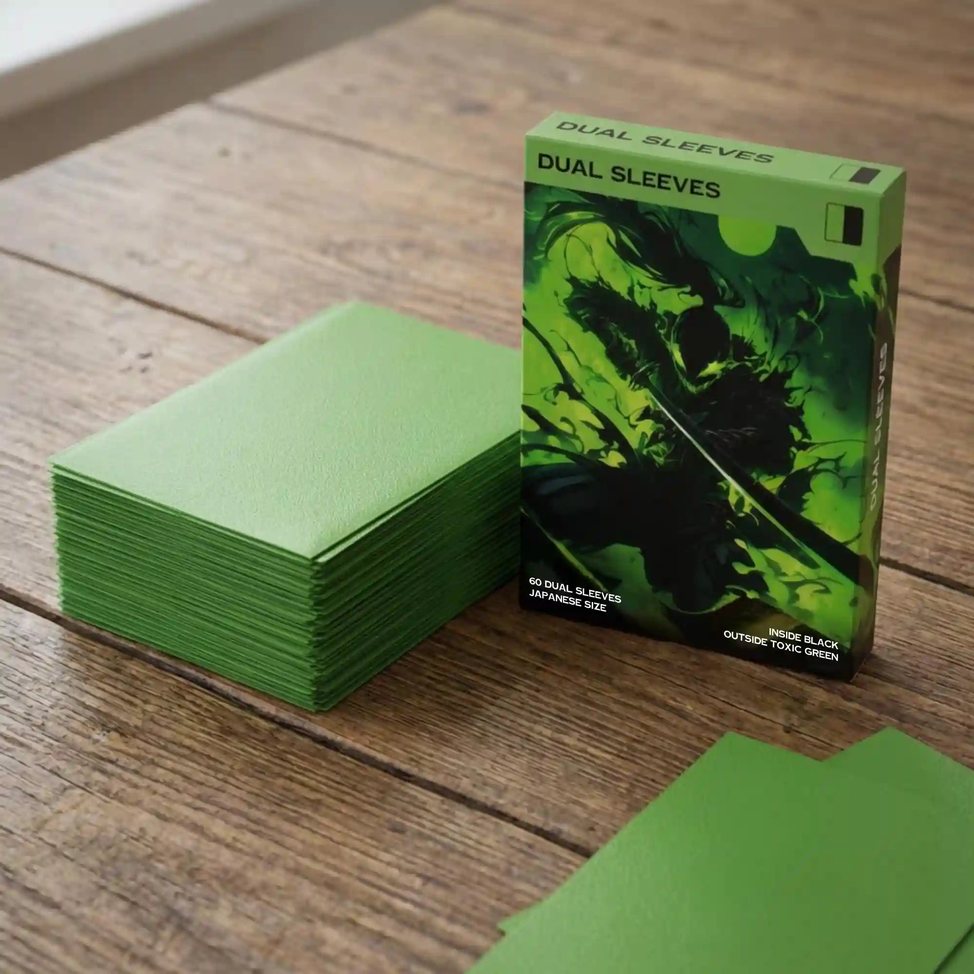 Dual sleeves grün für yu-gi-oh! ausgepackt auf einem tisch