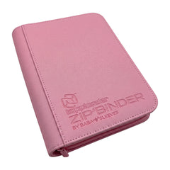 Kleiner Toploader Binder in Pink geschlossen mit eingeprägtem Logo liegend