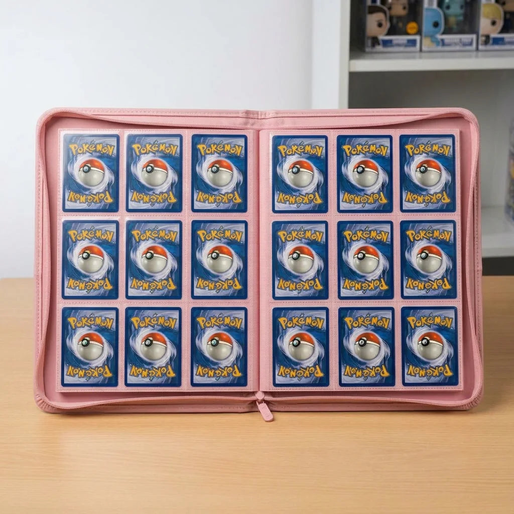 Offener pinker Sammelordner mit Pokémon-Karten, 9 Fächer pro Seite auf einem tisch