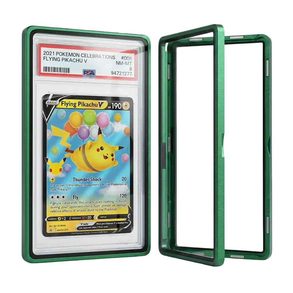 Graded Card Slab Bumper aus Aluminium und Hartglas mit UV‑Schutz, geöffnet mit PSA Slab und Pokémon Karte, Premium Schutzhülle für PSA CGC BGS