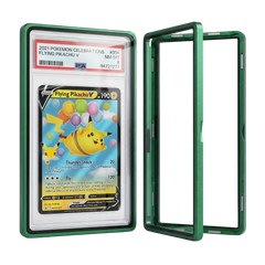 Graded Card Slab Bumper aus Aluminium und Hartglas mit UV‑Schutz, geöffnet mit PSA Slab und Pokémon Karte, Premium Schutzhülle für PSA CGC BGS