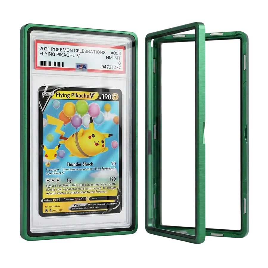 Graded Card Slab Bumper aus Aluminium und Hartglas mit UV‑Schutz, geöffnet mit PSA Slab und Pokémon Karte, Premium Schutzhülle für PSA CGC BGS