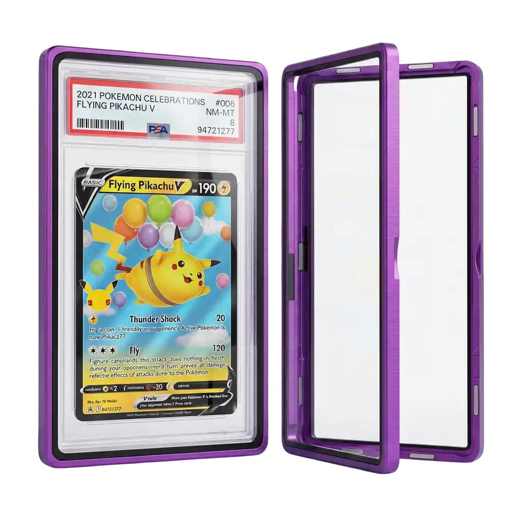 Graded Card Slab Bumper aus Aluminium und Hartglas mit UV‑Schutz, geöffnet mit PSA Slab und Pokémon Karte, Premium Schutzhülle für PSA CGC BGS