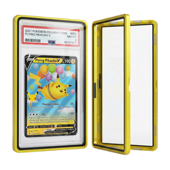 Graded Card Slab Bumper aus Aluminium und Hartglas mit UV‑Schutz, geöffnet mit PSA Slab und Pokémon Karte, Premium Schutzhülle für PSA CGC BGS