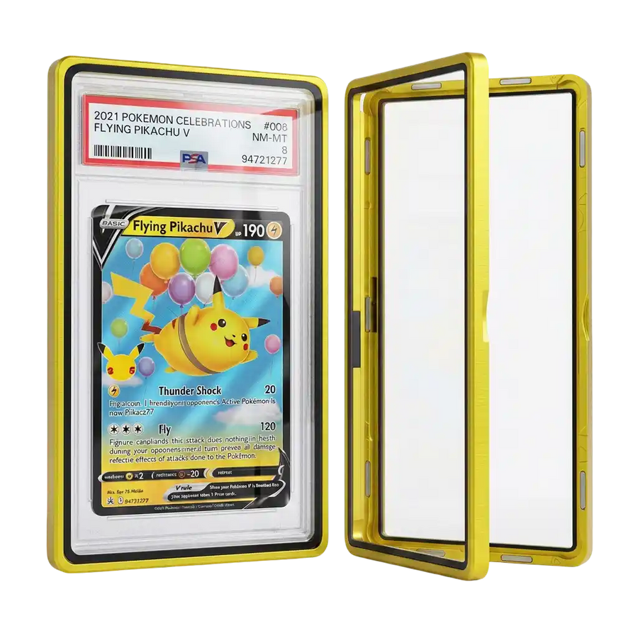 Graded Card Slab Bumper aus Aluminium und Hartglas mit UV‑Schutz, geöffnet mit PSA Slab und Pokémon Karte, Premium Schutzhülle für PSA CGC BGS